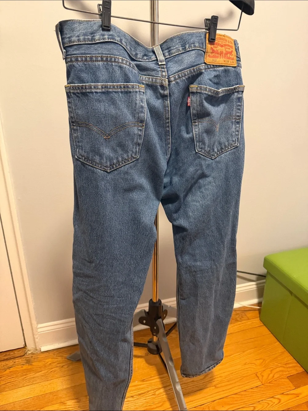 Levis straight leg